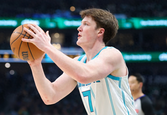 克尼佩尔三分命中数领跑联盟 马刺轻取黄蜂