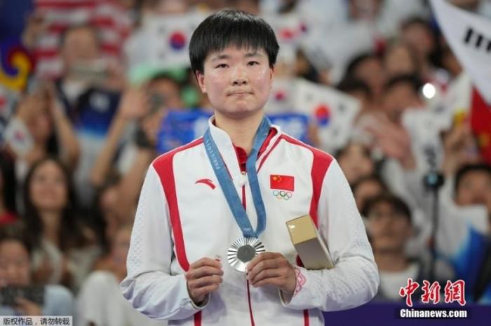 巴黎奥运赛场上的文化交融与运动员温情时刻