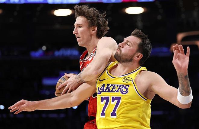 湖人三巨头狂轰99+22+23！冲击总冠军