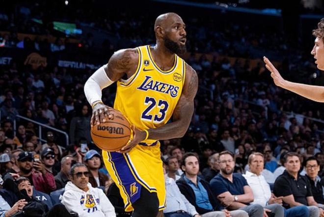 湖人三巨头狂轰99+22+23！冲击总冠军