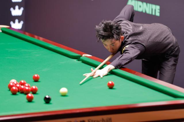 吴宜泽德比战横扫晋级 创世锦赛最佳战绩