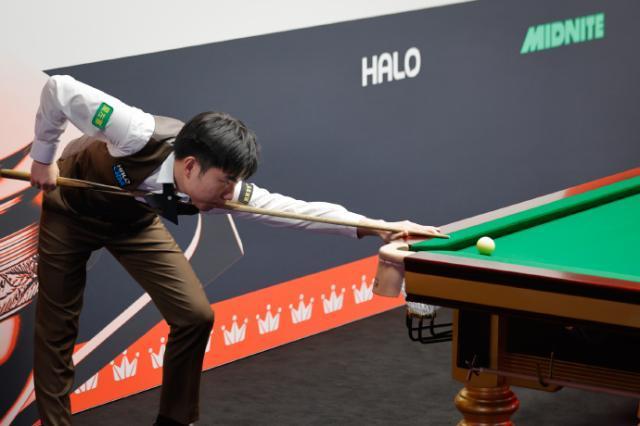 吴宜泽德比战横扫晋级 创世锦赛最佳战绩